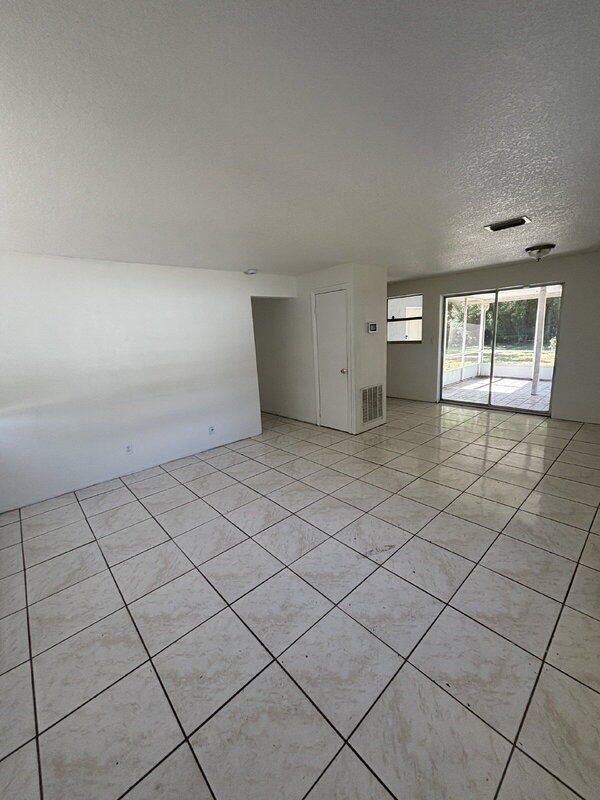 916 Derbyshire Rd - Photo 7 of 13