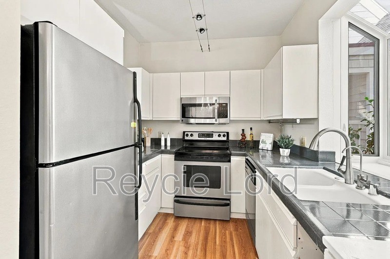 730 Pointe Pacific #3 - Photo 4 of 16