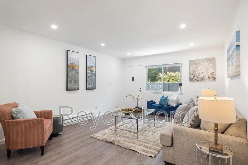 410 Boardwalk Ave #19 - Photo 3 of 12