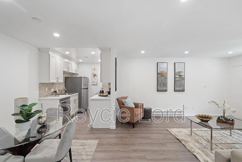 410 Boardwalk Ave #19 - Photo 6 of 12