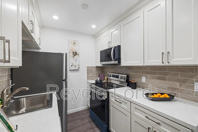 410 Boardwalk Ave #19 - Photo 7 of 12