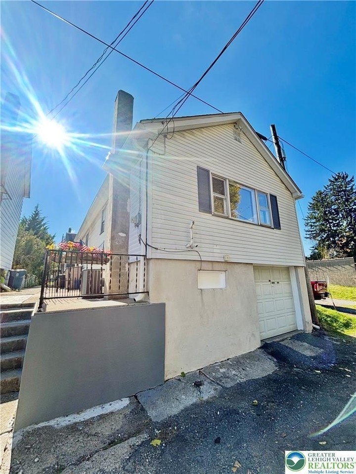 827 W Milton St - Photo 2 of 13