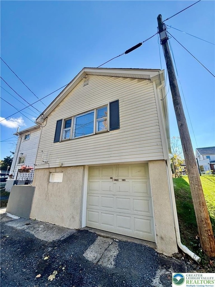 827 W Milton St - Photo 3 of 13