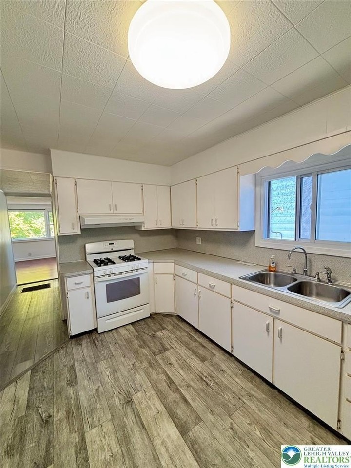 827 W Milton St - Photo 4 of 13