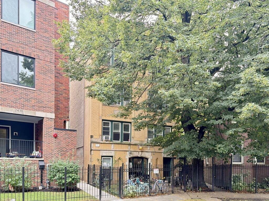 2432 N Linden Pl #104