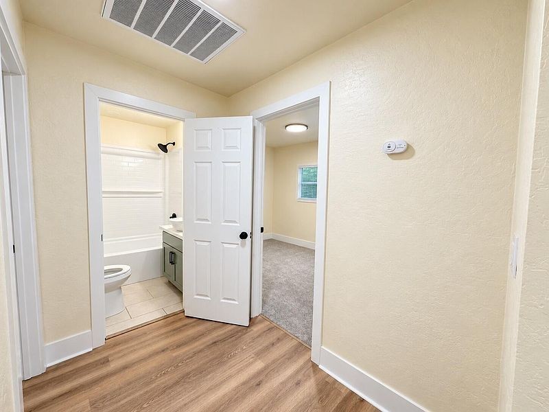 642 E Washington St - Photo 2 of 21