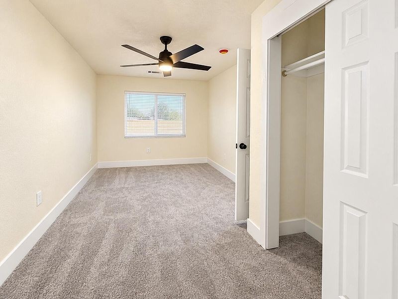 642 E Washington St - Photo 5 of 21