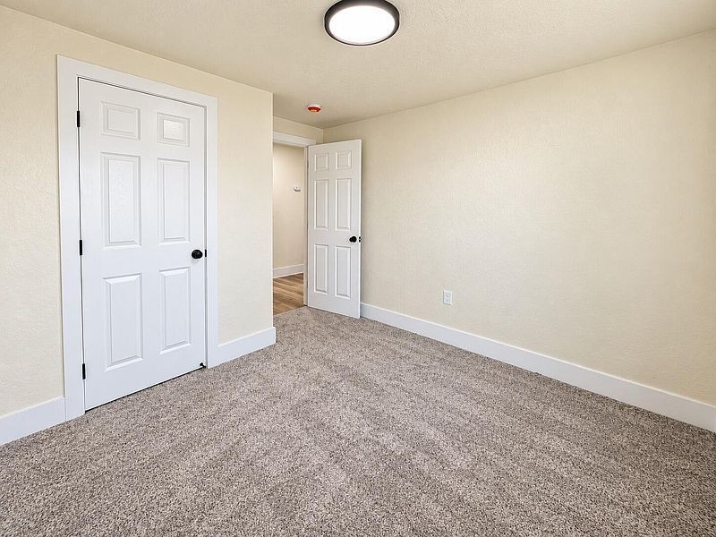 642 E Washington St - Photo 7 of 21