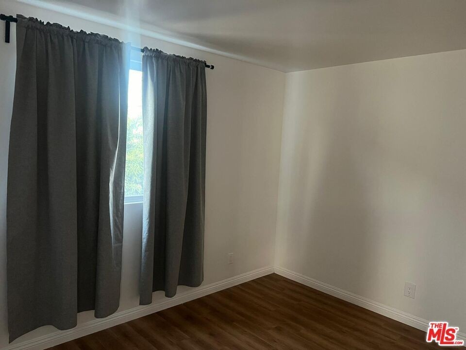 2232 S Spaulding Ave ##2 - Photo 4 of 9