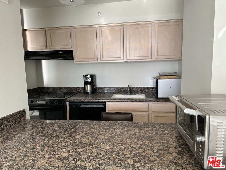 201 Ocean Ave - Photo 4 of 7