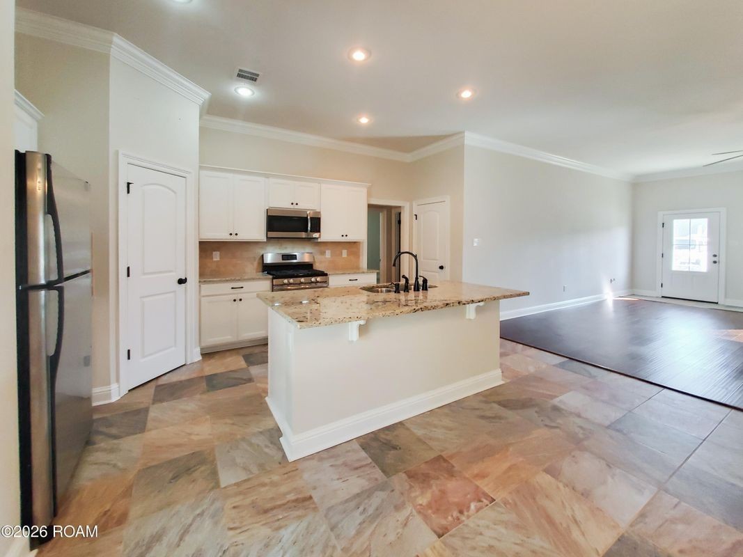 352 Lake Breeze Dr - Photo 3 of 18