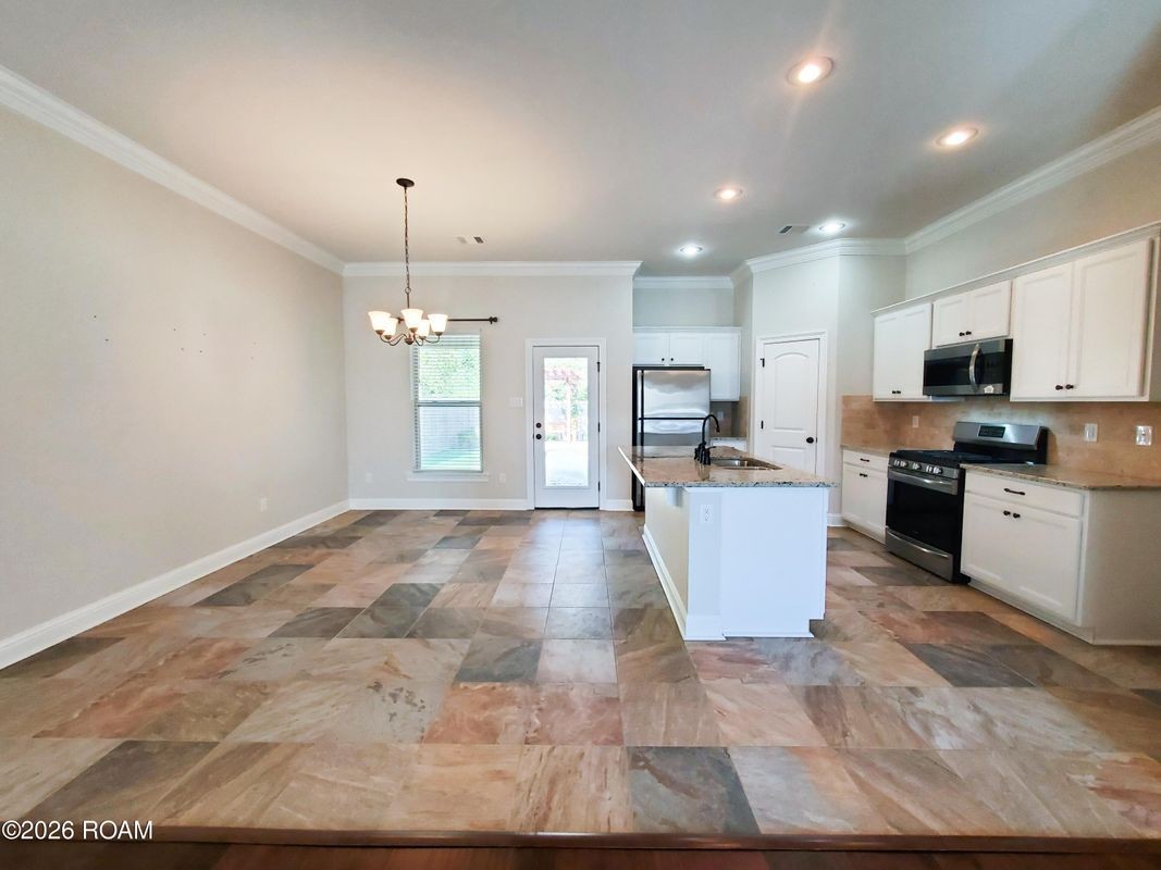 352 Lake Breeze Dr - Photo 4 of 18