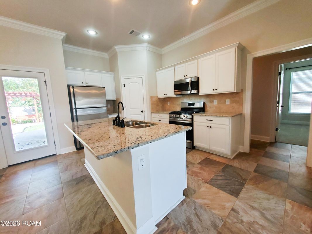 352 Lake Breeze Dr - Photo 5 of 18