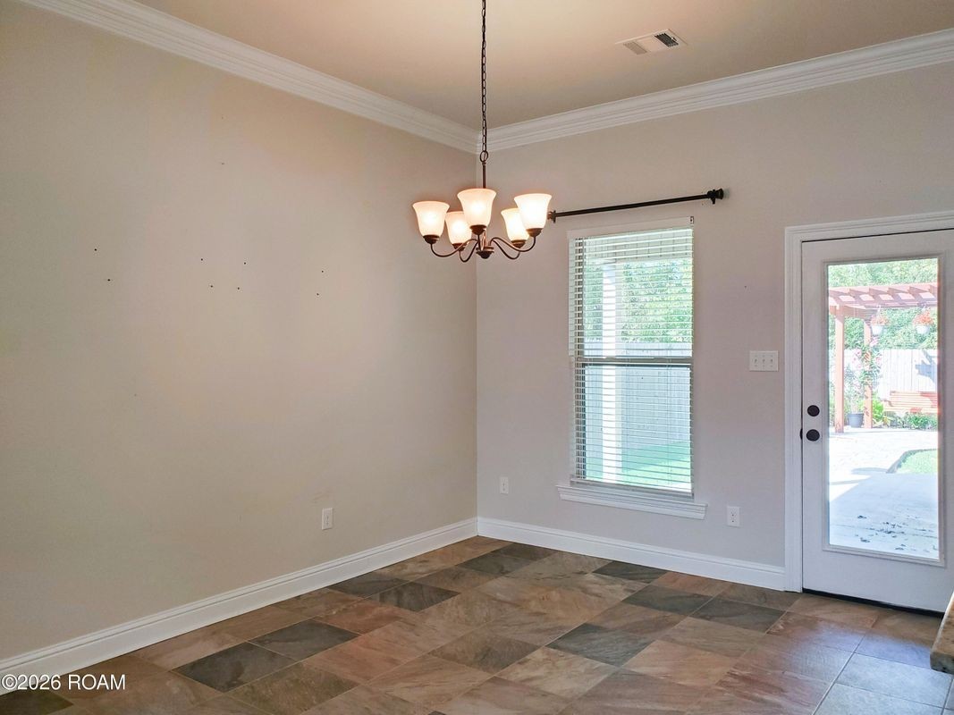 352 Lake Breeze Dr - Photo 7 of 18