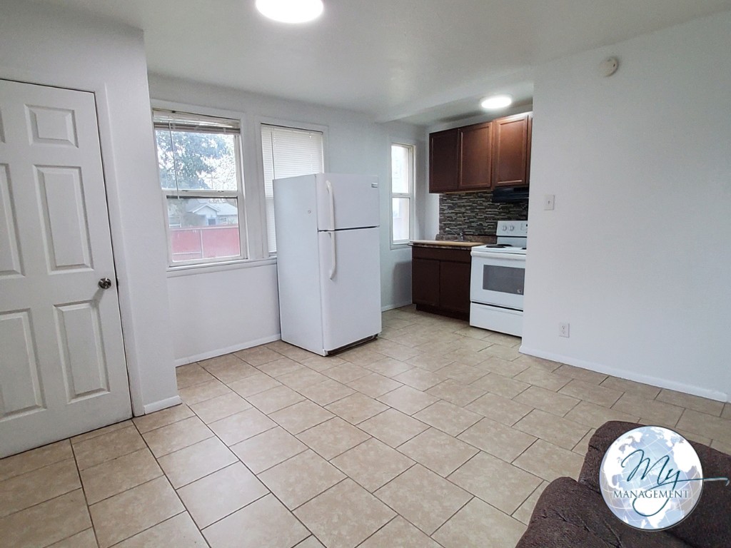343 2Nd Ave N - Photo 2 of 4