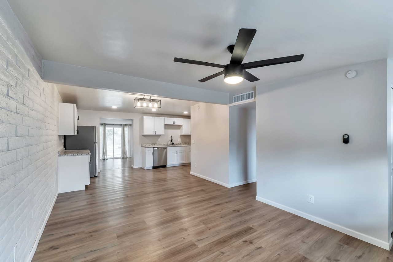 2812 W Via Del Santo - Photo 2 of 17