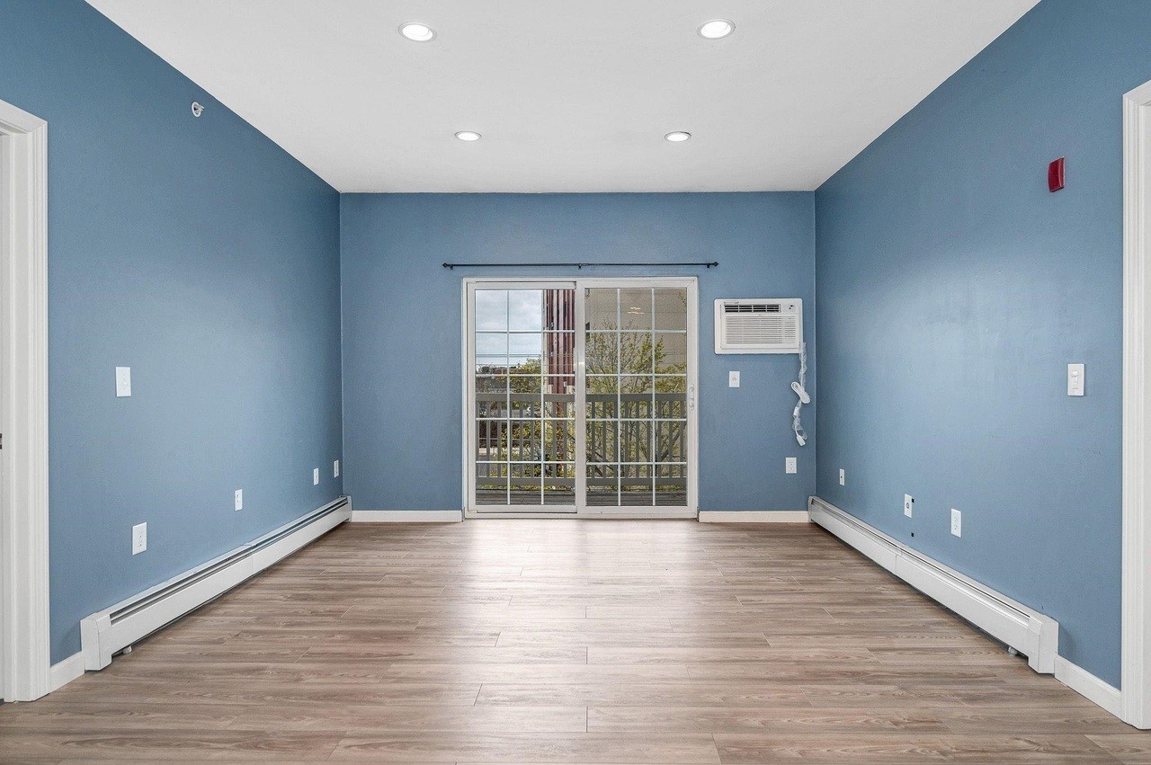 18 Harbor Ave - Photo 3 of 21