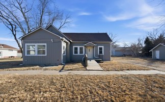 featured image of 203 E 6th St