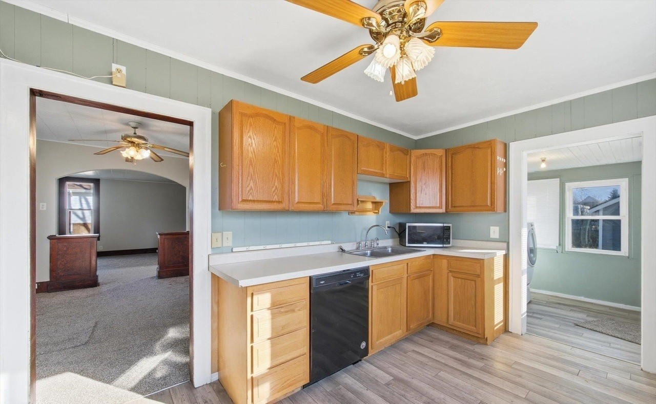 203 E 6th St - Photo 2 of 21