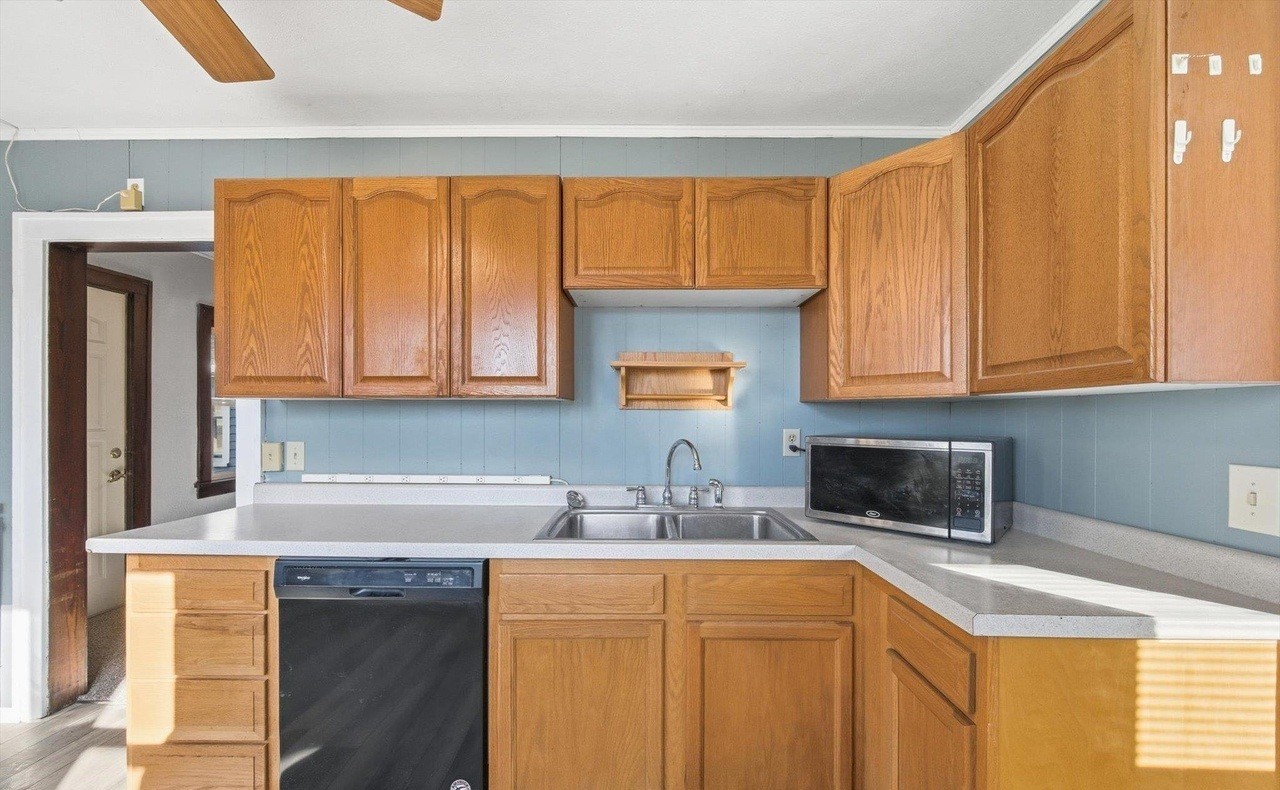 203 E 6th St - Photo 4 of 21