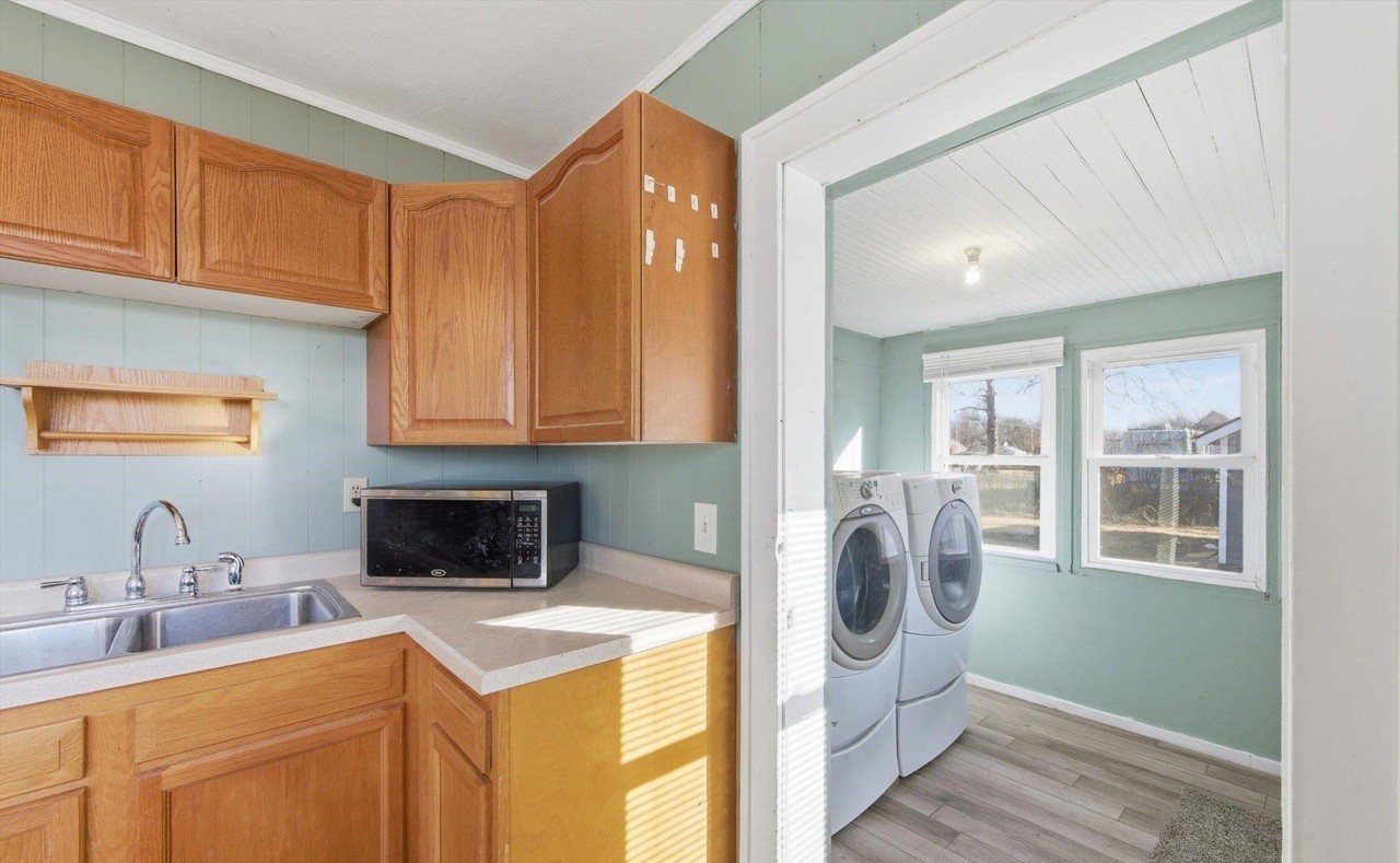 203 E 6th St - Photo 5 of 21