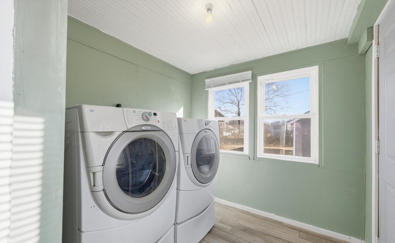 203 E 6th St - Photo 6 of 21