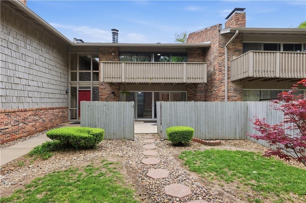 8730 Metcalf Ave - Photo 2 of 23