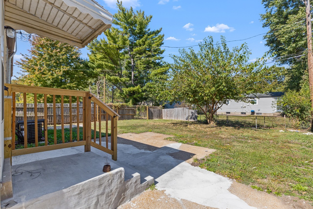 1139 Congress Ave - Photo 4 of 21
