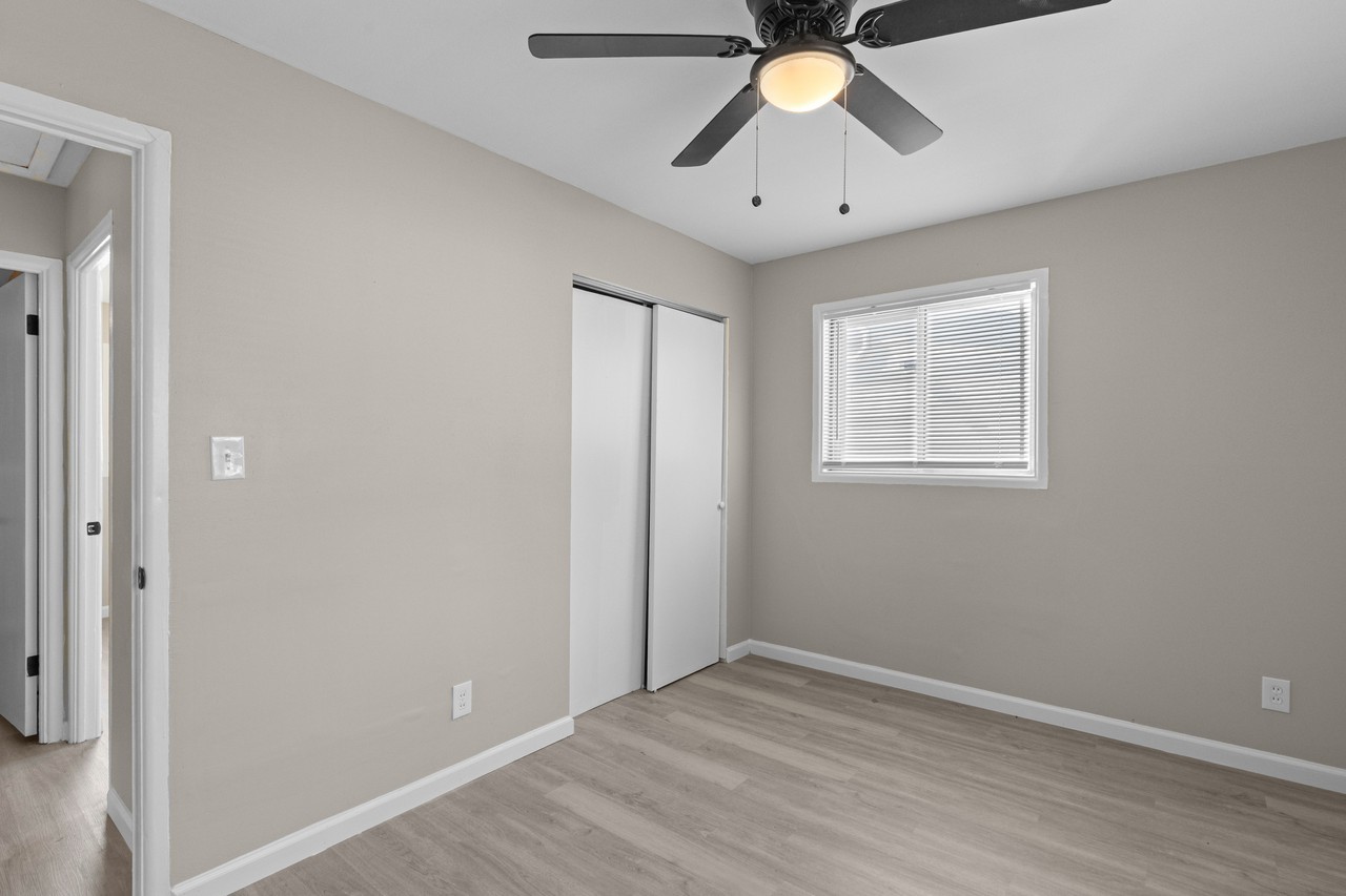 1139 Congress Ave - Photo 5 of 21