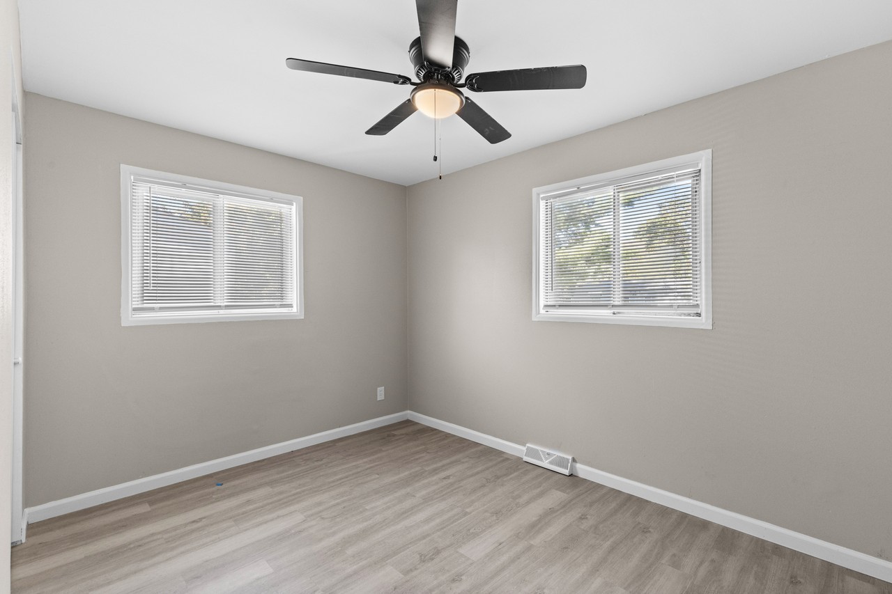 1139 Congress Ave - Photo 6 of 21