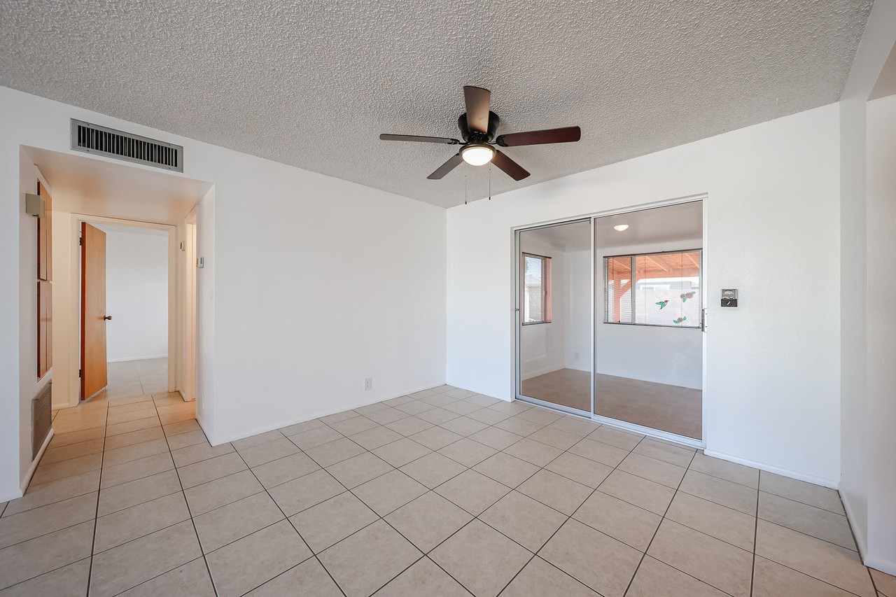 6239 E Ensenada St - Photo 4 of 32