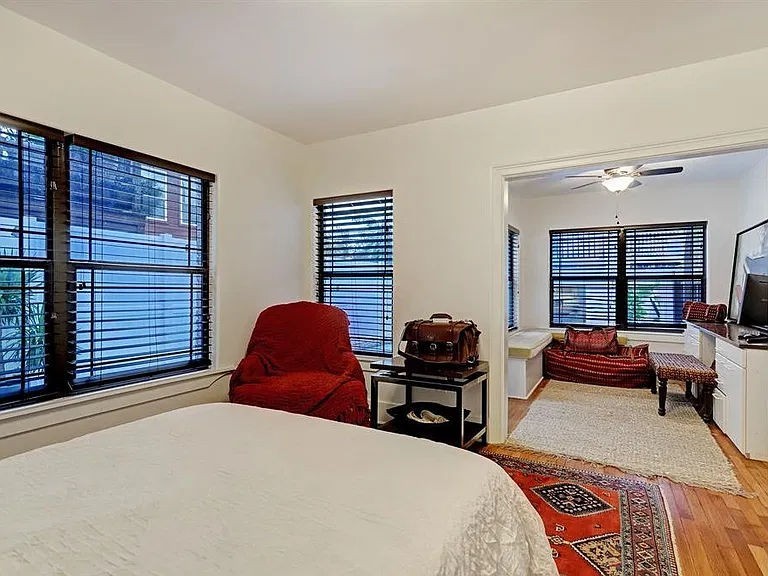 1915 Hawthorne St #1 - Photo 4 of 18