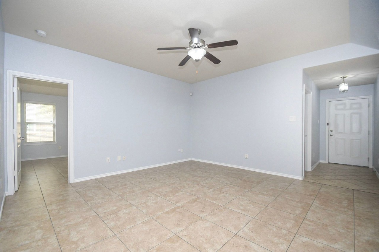 1747 York Creek Dr - Photo 6 of 32