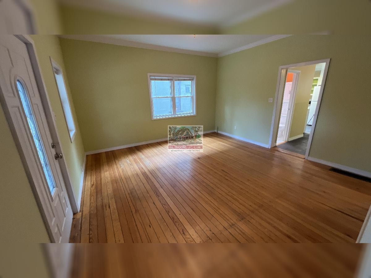 1038 Cooper Ave - Photo 2 of 12
