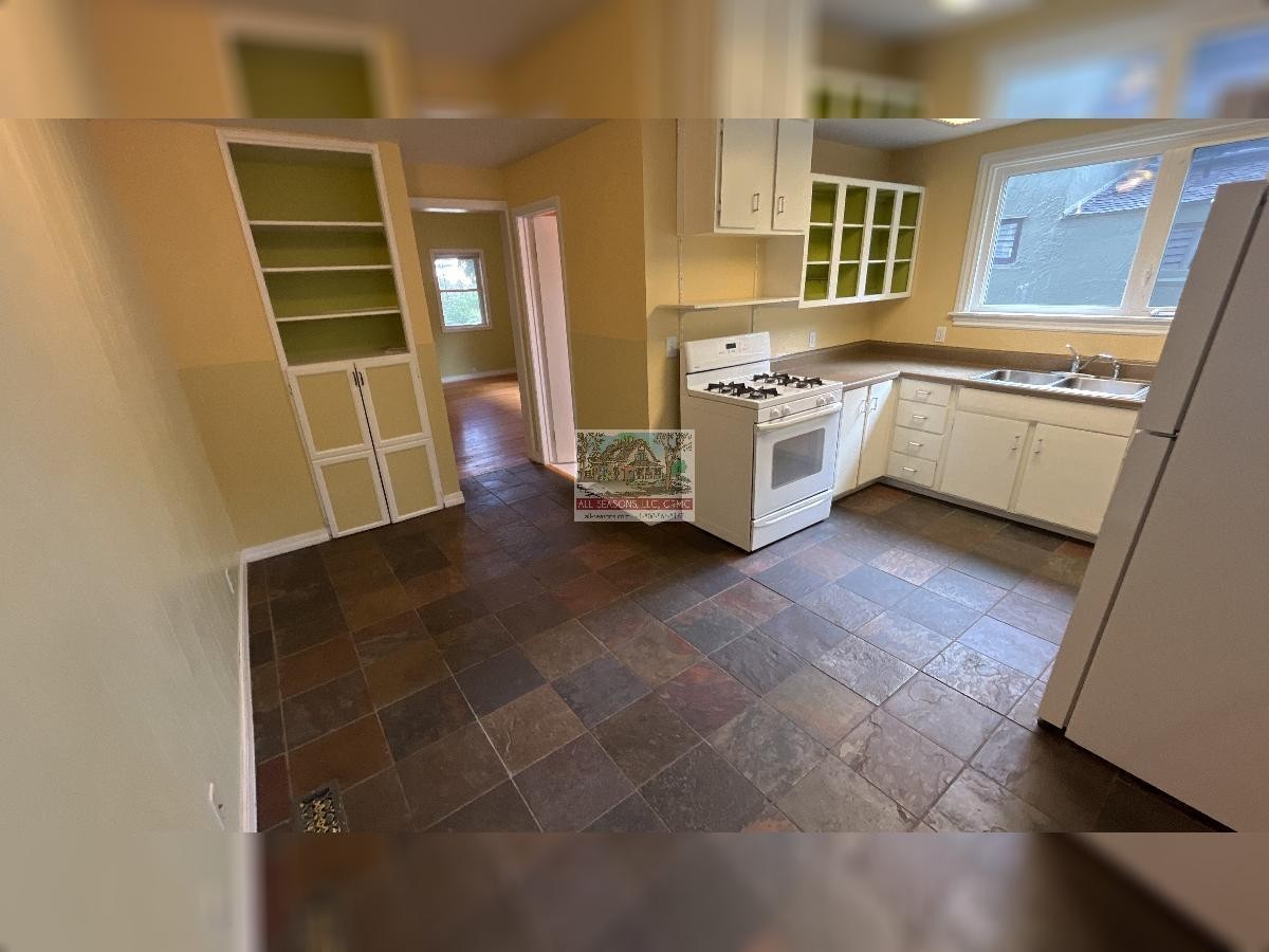 1038 Cooper Ave - Photo 5 of 12