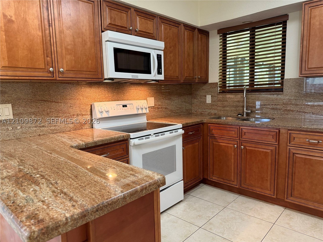 811 Ne 10th St #5 - Photo 4 of 18