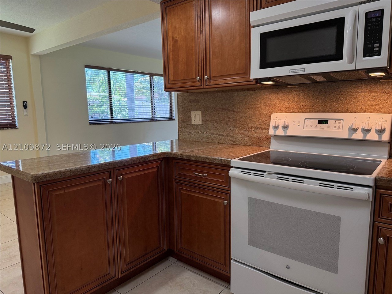 811 Ne 10th St #5 - Photo 5 of 18