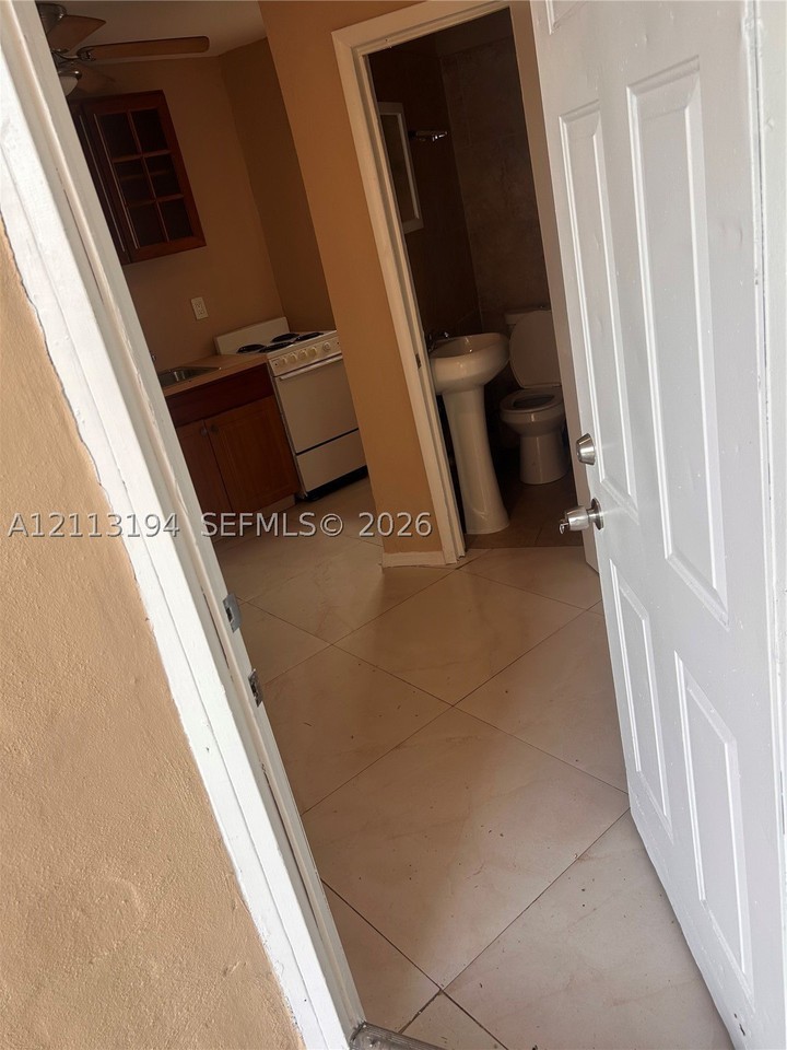 125 Nw 193rd St #2 - Photo 4 of 17