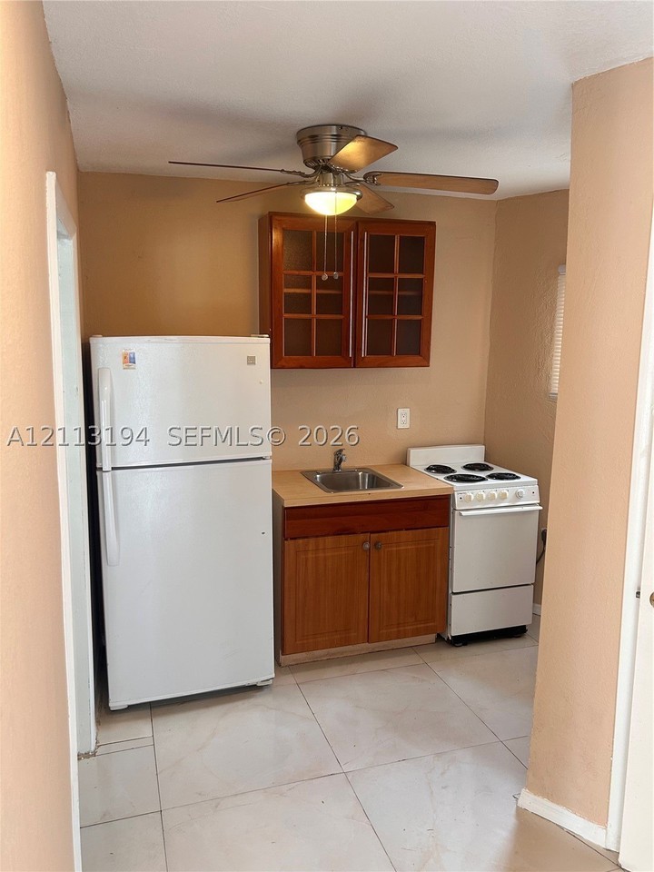 125 Nw 193rd St #2 - Photo 5 of 17