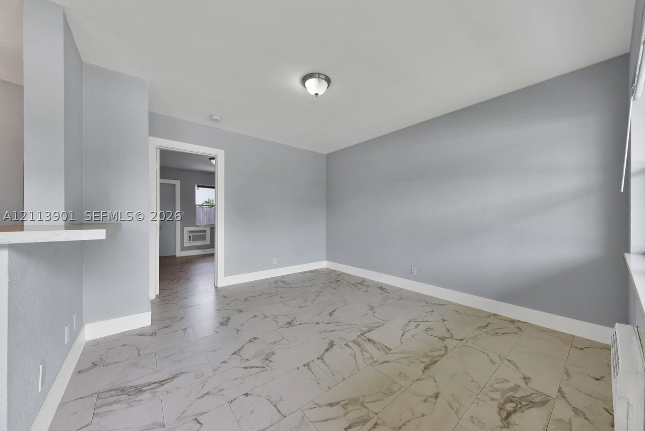 1720 Ne 13th St #1 - Photo 4 of 42