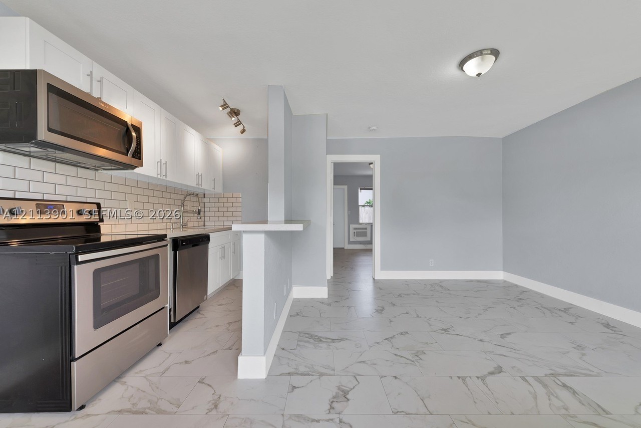 1720 Ne 13th St #1 - Photo 6 of 42