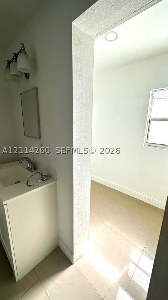 1770 Nw 19th Ter #G - Photo 6 of 12