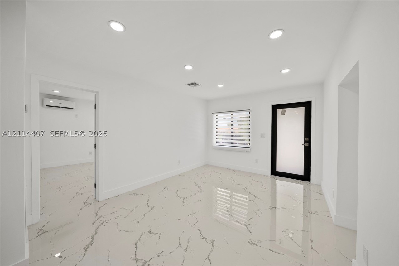 3627 Sw 3rd St #1 - Photo 3 of 25