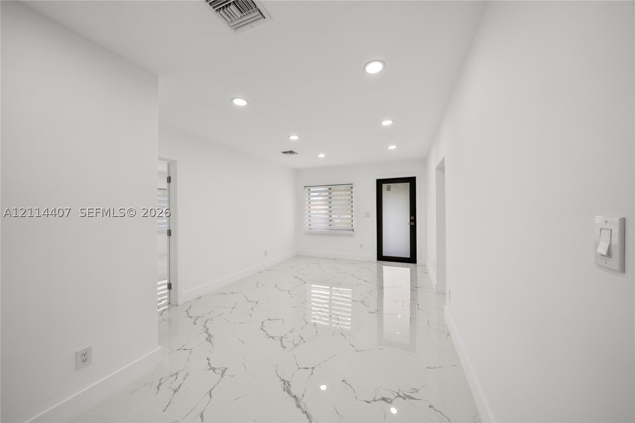 3627 Sw 3rd St #1 - Photo 4 of 25