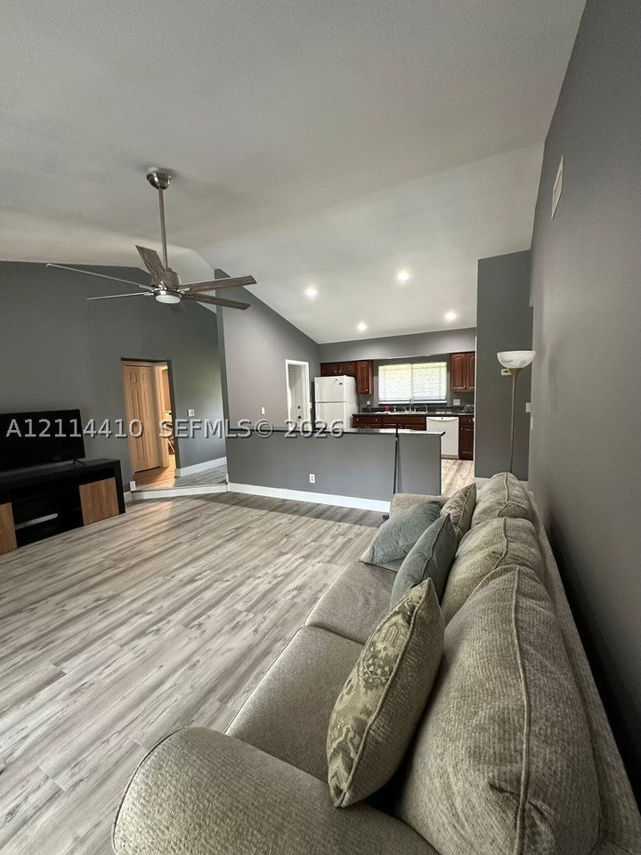 1163 W Fernlea Dr - Photo 5 of 11