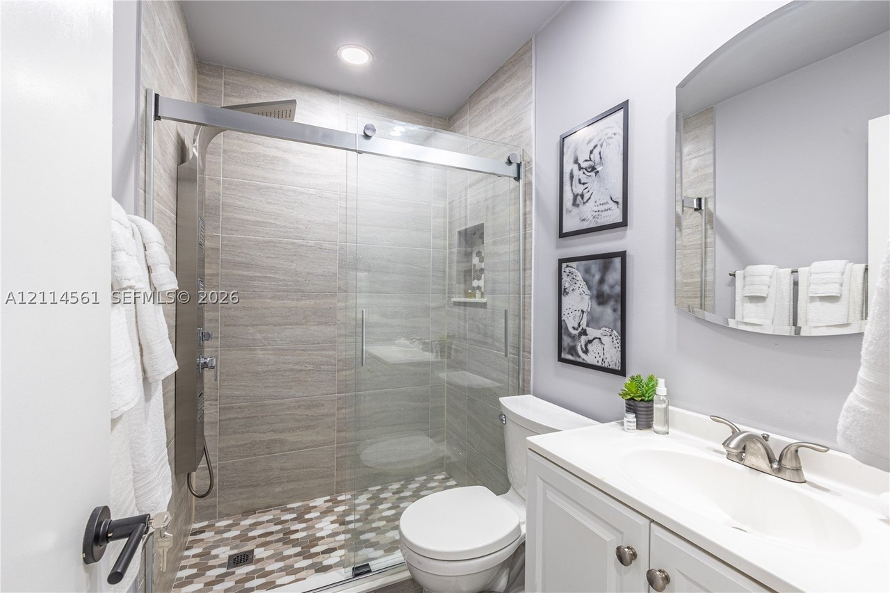 2853 Nw 108th Ave - Photo 7 of 23