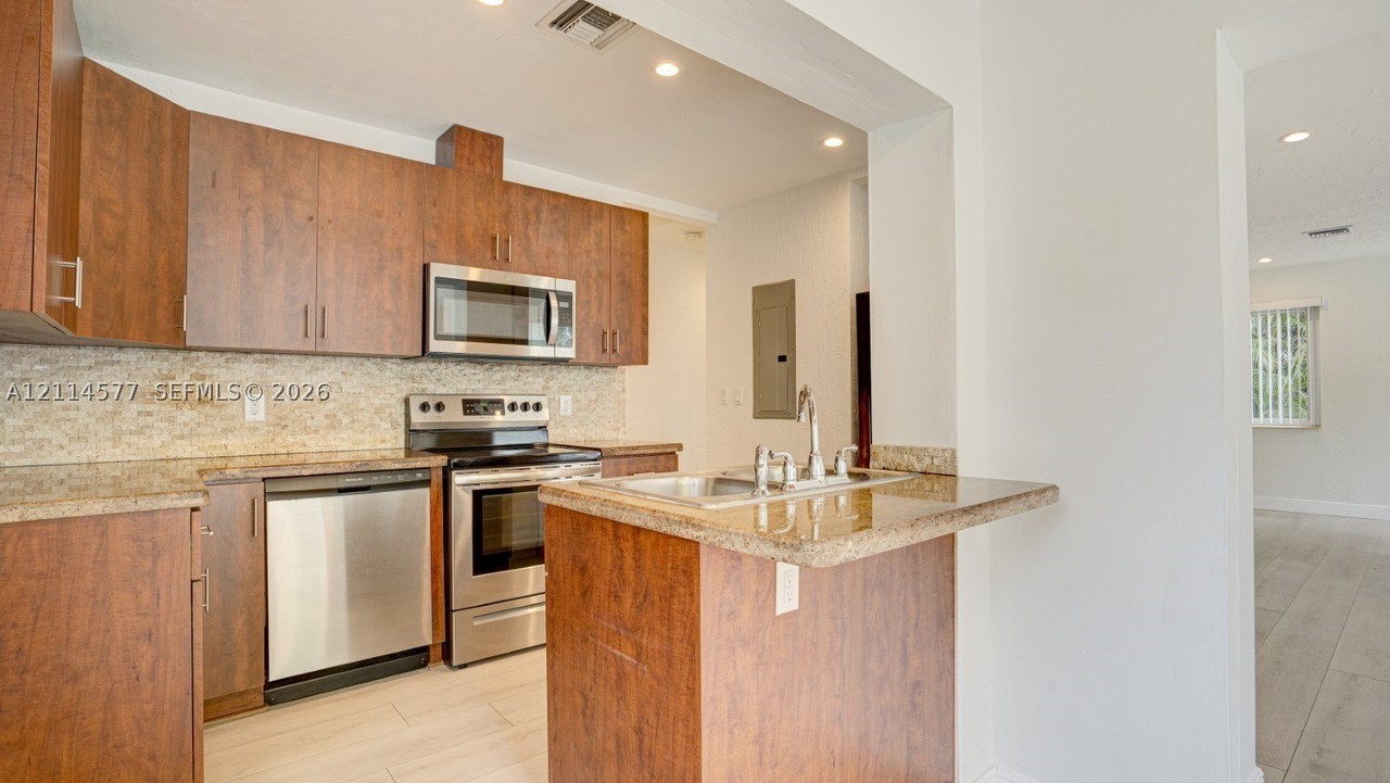311 Sw 38th Ct #0 - Photo 2 of 50