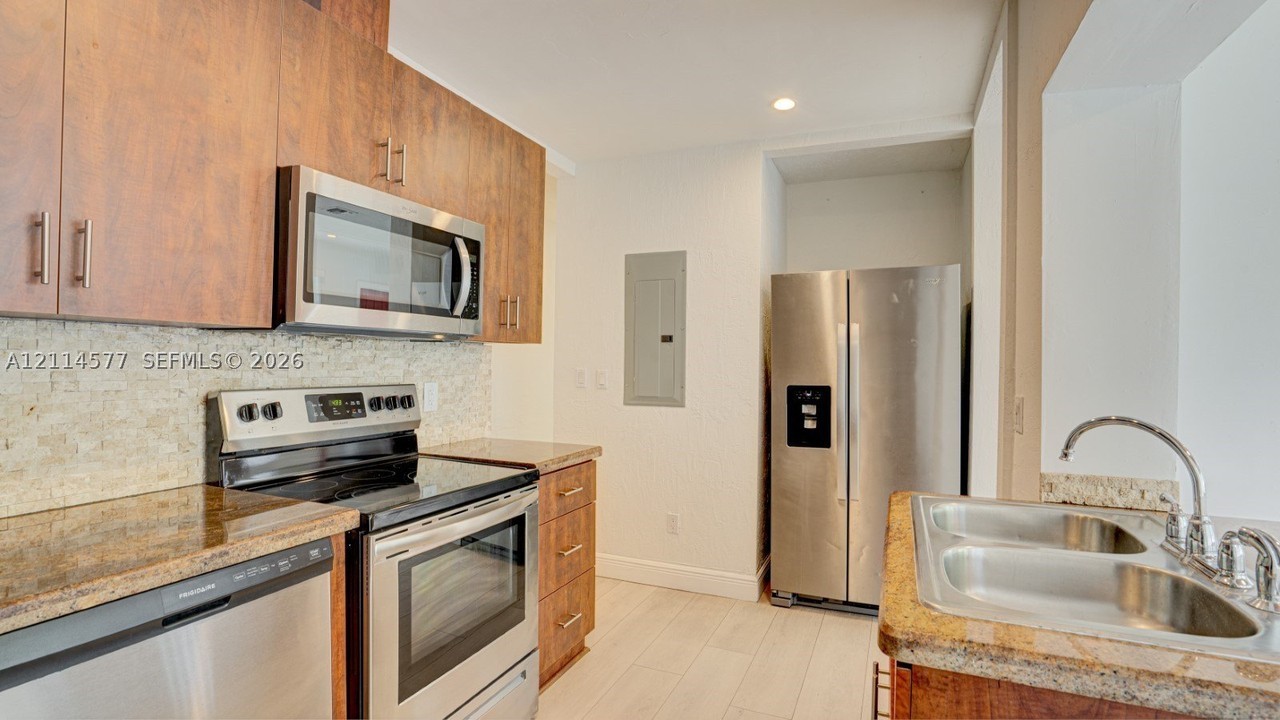 311 Sw 38th Ct #0 - Photo 3 of 50