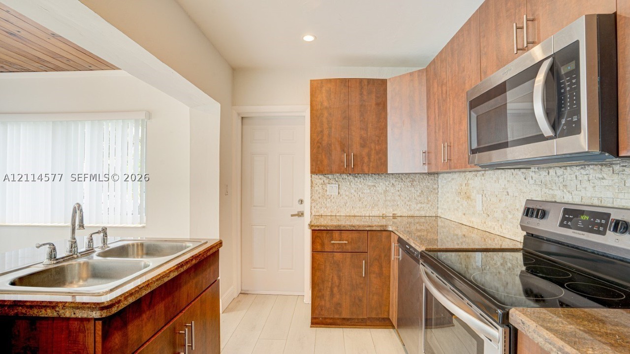 311 Sw 38th Ct #0 - Photo 4 of 50