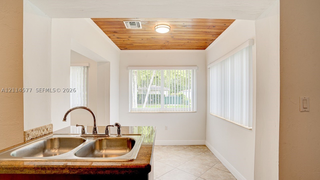 311 Sw 38th Ct #0 - Photo 5 of 50